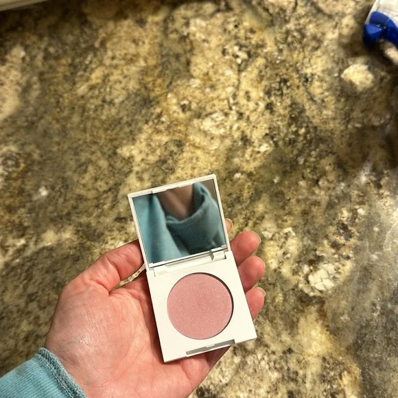 Clinique “iced lotus” blush - Picture 3 of 5
